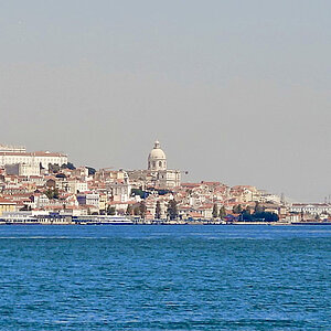 reise trends Portugal Lissabon Blick vom anderen Ufer Foto: Rüdiger Berger